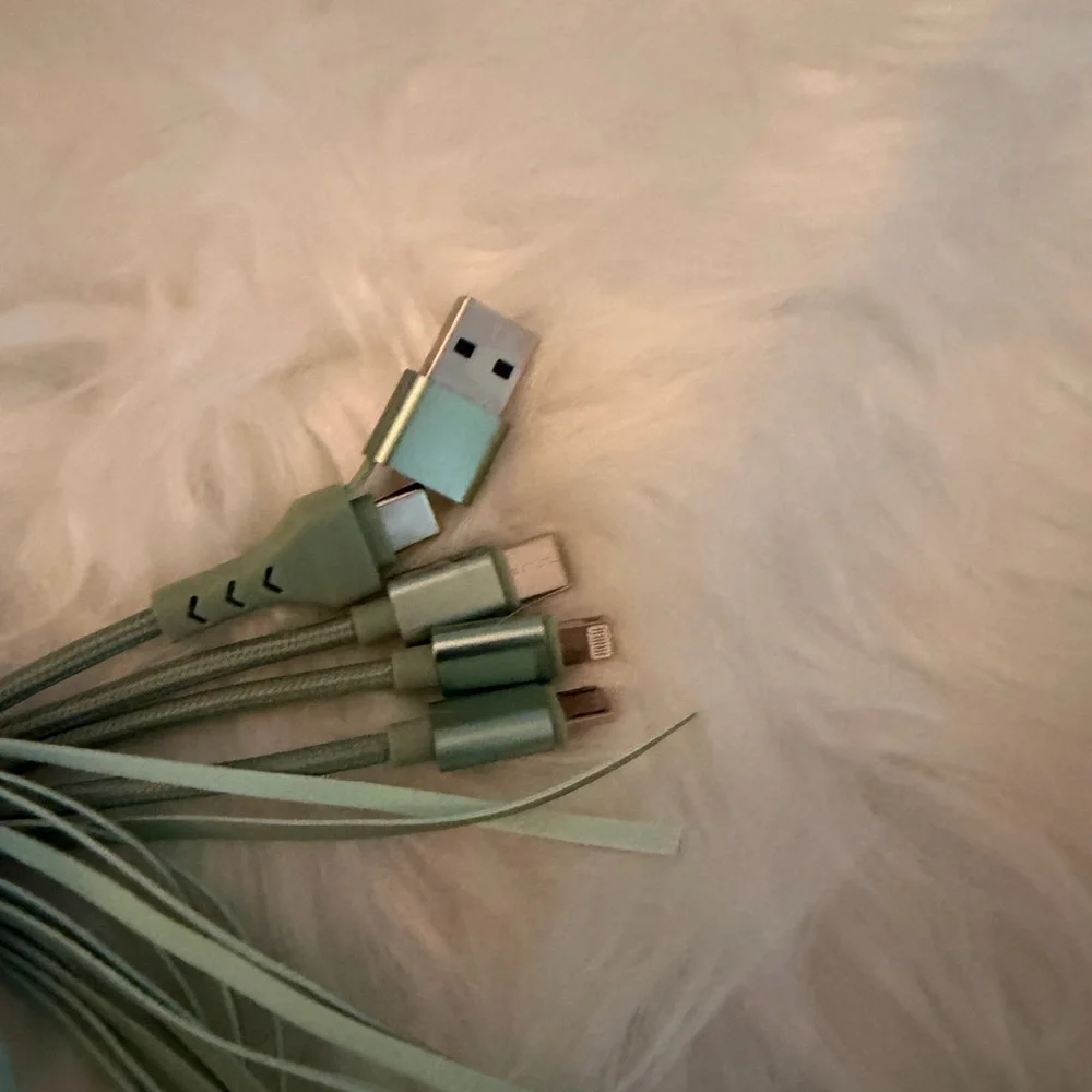 Bolsetta Universal Charging Tassels for Apple & Android - Sage Green